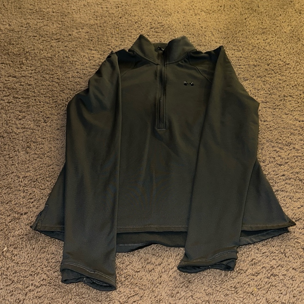 Size small Under Armor active T